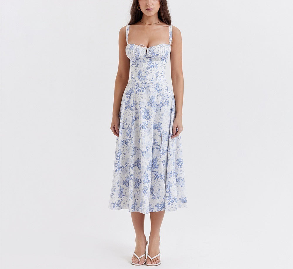 Kvinders elegante sommerkjole med bustier, sweetheart-udskæring og sideslids for en feminin og flydende stil.