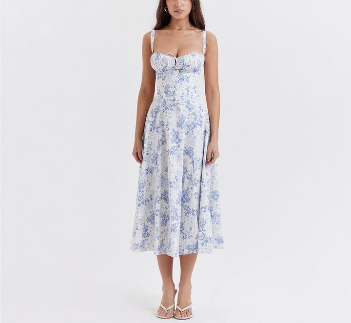 Kvinders elegante sommerkjole med bustier, sweetheart-udskæring og sideslids for en feminin og flydende stil.