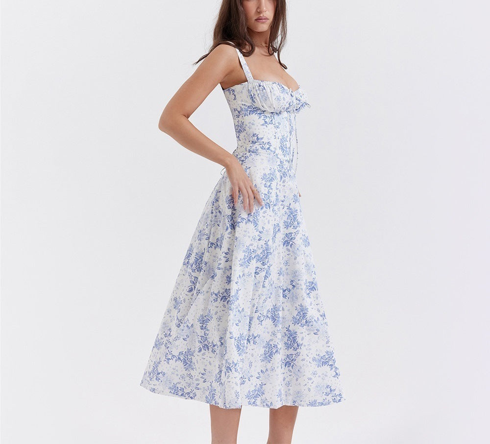 Kvinders elegante sommerkjole med bustier, sweetheart-udskæring og sideslids for en feminin og flydende stil.