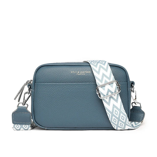 "Elegant crossbody-taske i ægte læder til kvinder; alsidigt design med justerbar rem og flere rum; passer til enhver stil."