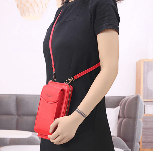 Elegant crossbody taske med guldfarvede beslag og justerbar rem, ideel til hverdagsbrug og festlige lejligheder.
