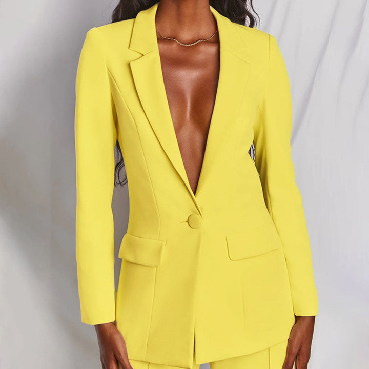 "Elegant dame blazer og bukser sæt, gult design. Perfekt til professionelt og formelt look. Komfortabel pasform."