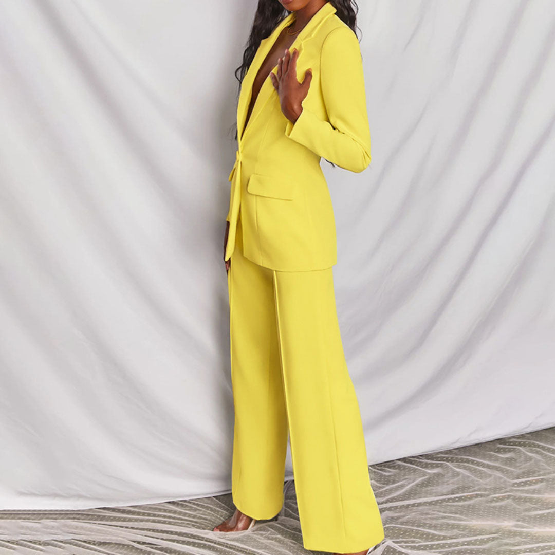 "Elegant dame blazer og bukser sæt, gult design. Perfekt til professionelt og formelt look. Komfortabel pasform."