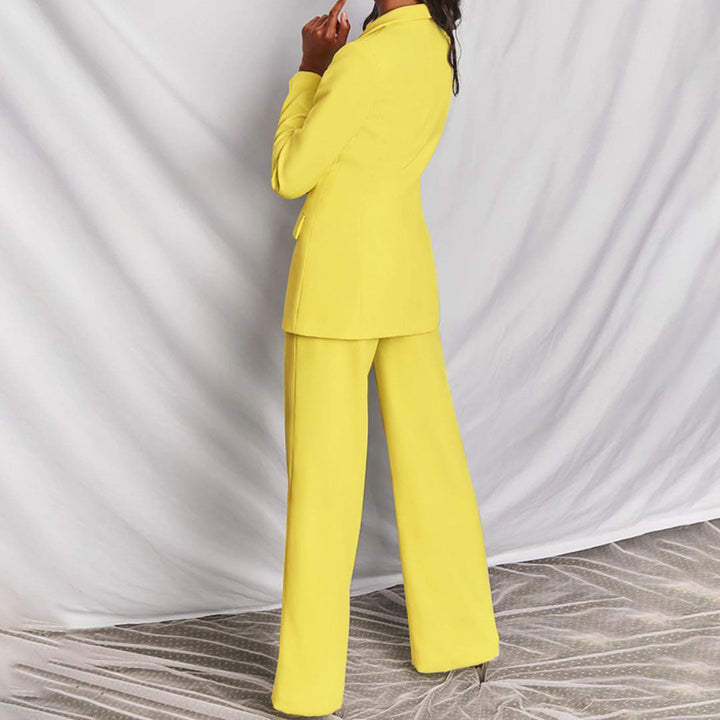 "Elegant dame blazer og bukser sæt, gult design. Perfekt til professionelt og formelt look. Komfortabel pasform."