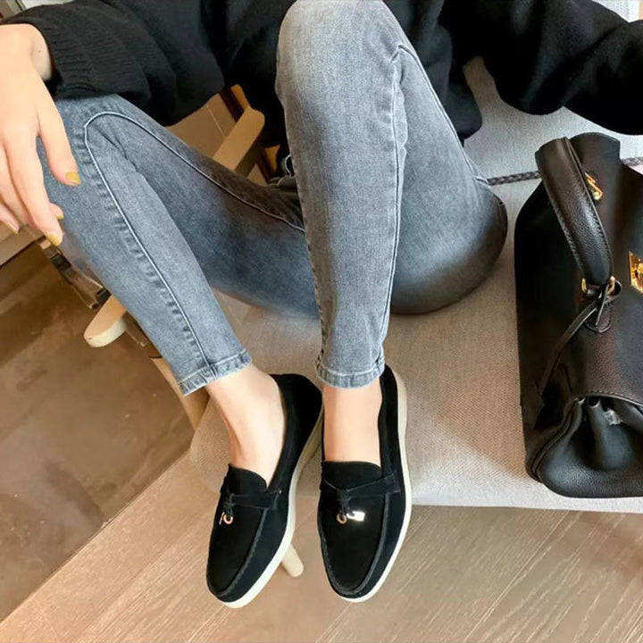 Stilfulde sorte dame loafers med spids tå, en tidløs og komfortabel kontorsko.