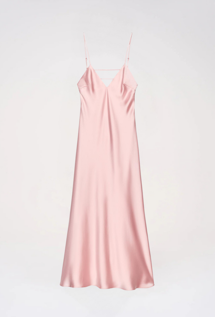 Elegant og lang damekjole: en slip maxi kjole med spaghettistropper, ideel til festligheder.