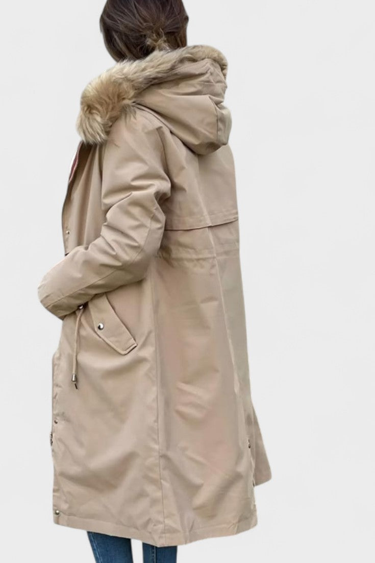 Varm damefrakke: Elegant vinterfrakke med hætte, lang model for stil og komfort.