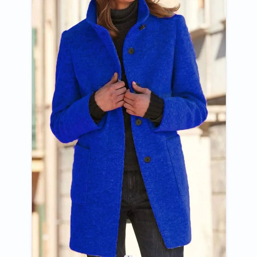 Elegant damejakke i ensfarvet design med præcis skæring. Perfekt til stilfulde og komfortable outfits ved enhver lejlighed.