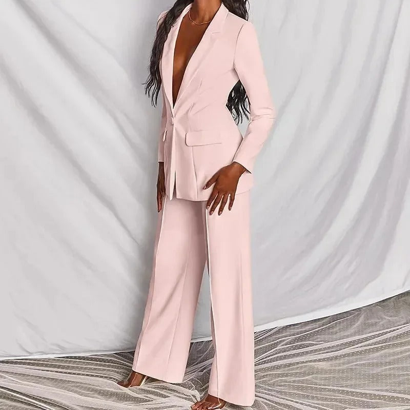 Det komplette damejakkesæt: elegant blazer og matchende bukser for et formelt og professionelt look.