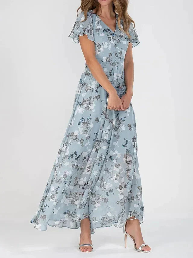 Smuk himmelblå festkjole til brudegæsten. Tidløs stil og elegant design for enhver formel begivenhed.