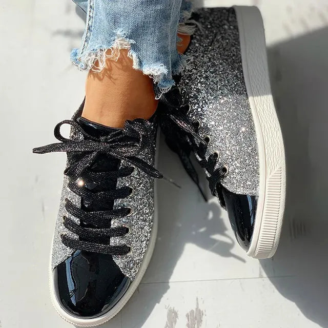 "Elegant glimmer damesko med sporty look, ideel til hverdag og fest; luksuriøst design med høj komfort."