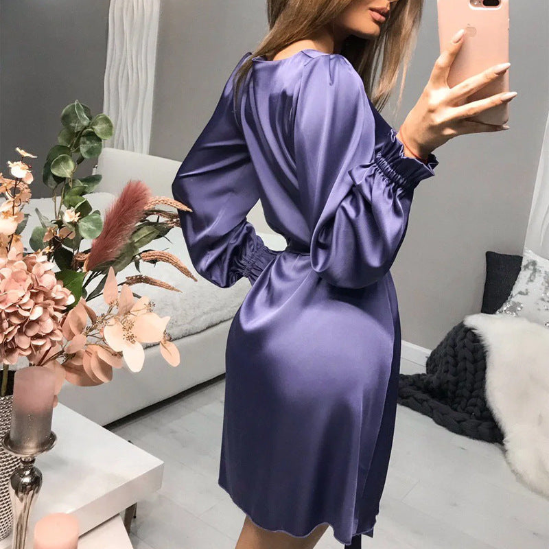 Smuk damekjole i grøn. Flowy elegant kjole, perfekt som festkjole eller aftenkjole.