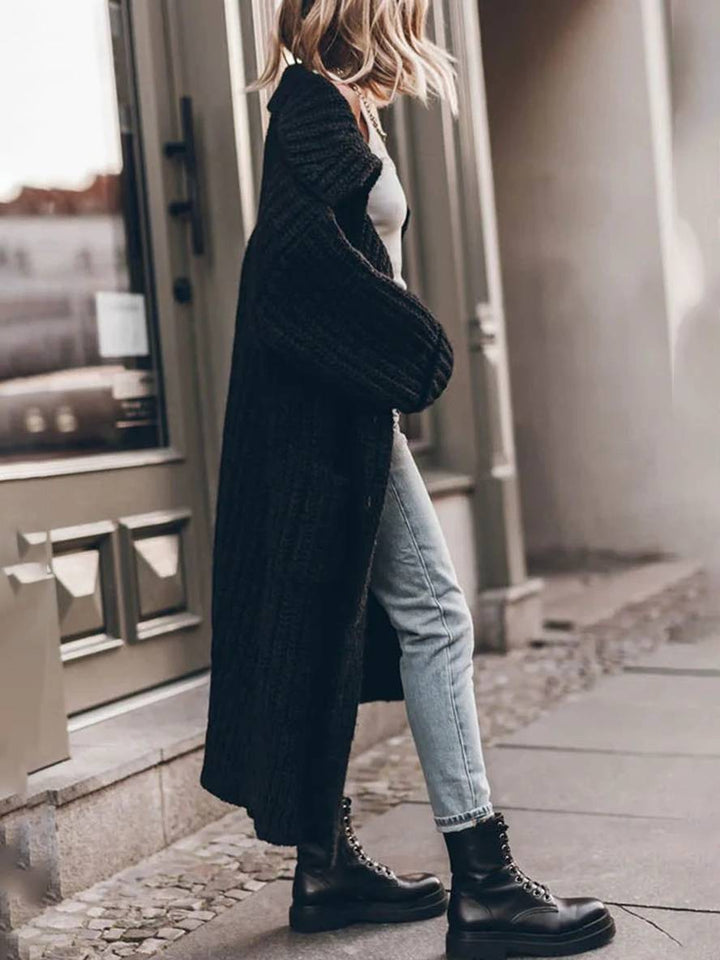 Sort oversized cardigan med knapper, perfekt til kvinder, der ønsker en afslappet og chic stil.