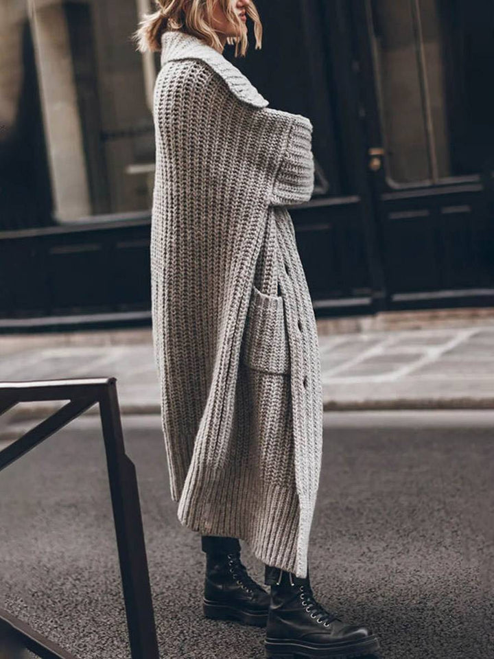 Hverdagskomfort: Grå oversized cardigan til kvinder, med knapper, blød og afslappet pasform.