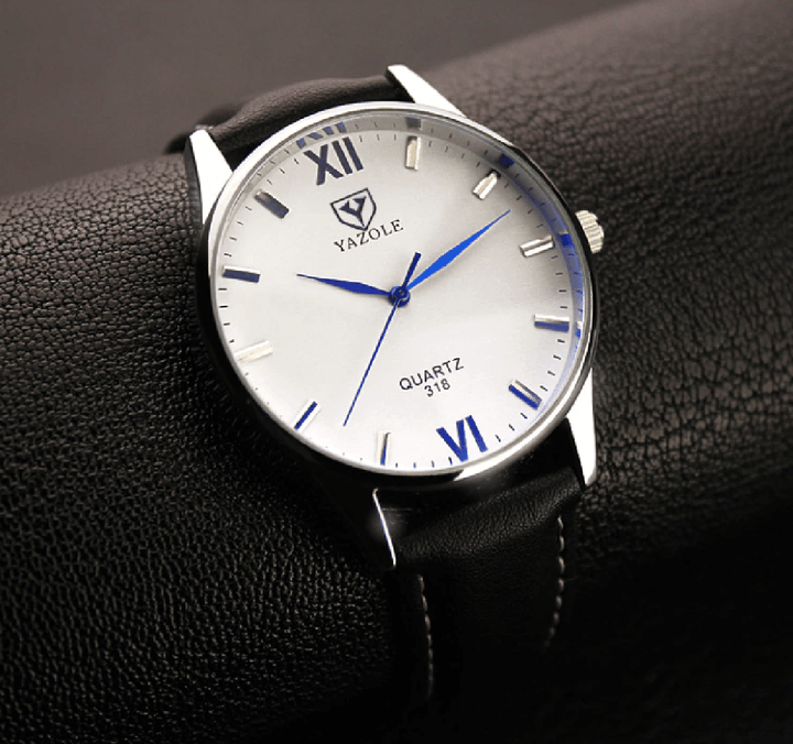 Elegant herreur med sort armbånd og romertalsskive, perfekt til både business og fritid.