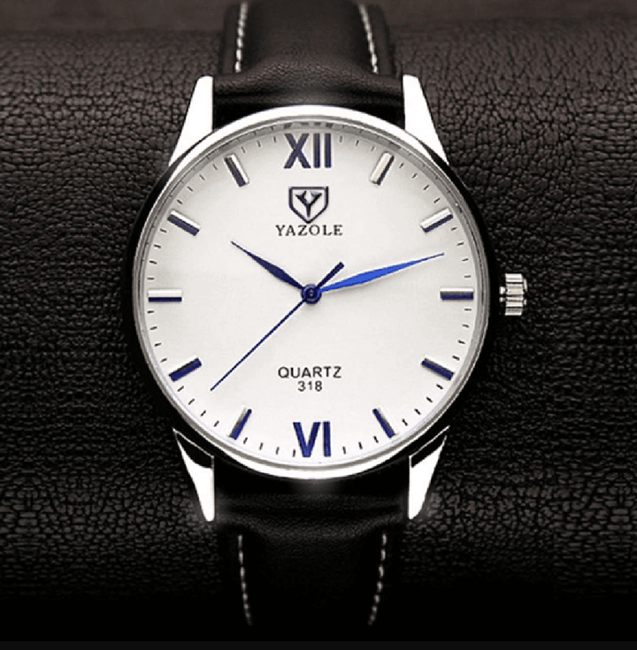 Elegant herreur med sort armbånd og romertalsskive, perfekt til både business og fritid.