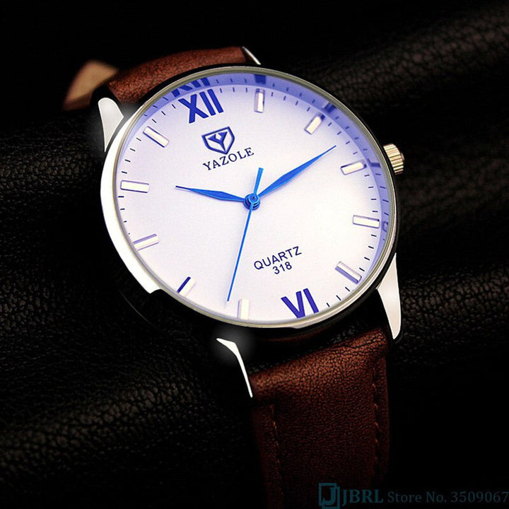 Elegant herreur med sort armbånd og romertalsskive, perfekt til både business og fritid.