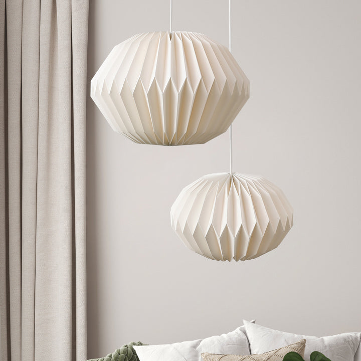 "Elegant hvid Moon Hexagon pendel i akryl med geometrisk design, jævn lysspredning og blød belysning, perfekt til stue."