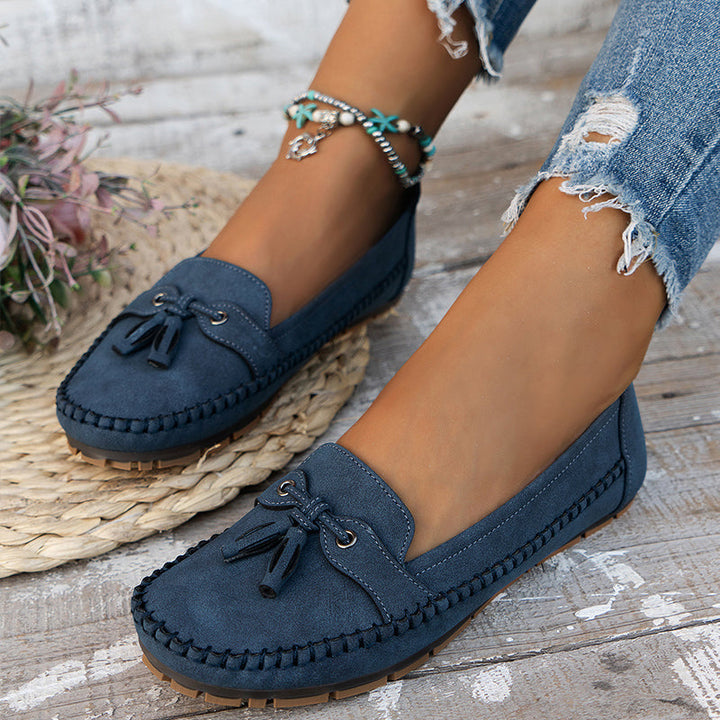 "Elegant justerbar læselampe, energibesparende LED, moderne finish, ideel til læsehjørne eller skrivebord"
