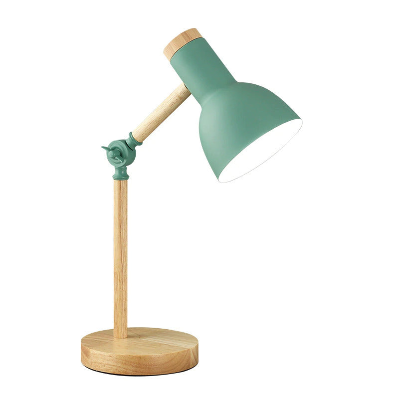 Elegant justerbar træbordlampe med foldbart design og naturlig træbase, ideel til moderne skandinavisk indretning.