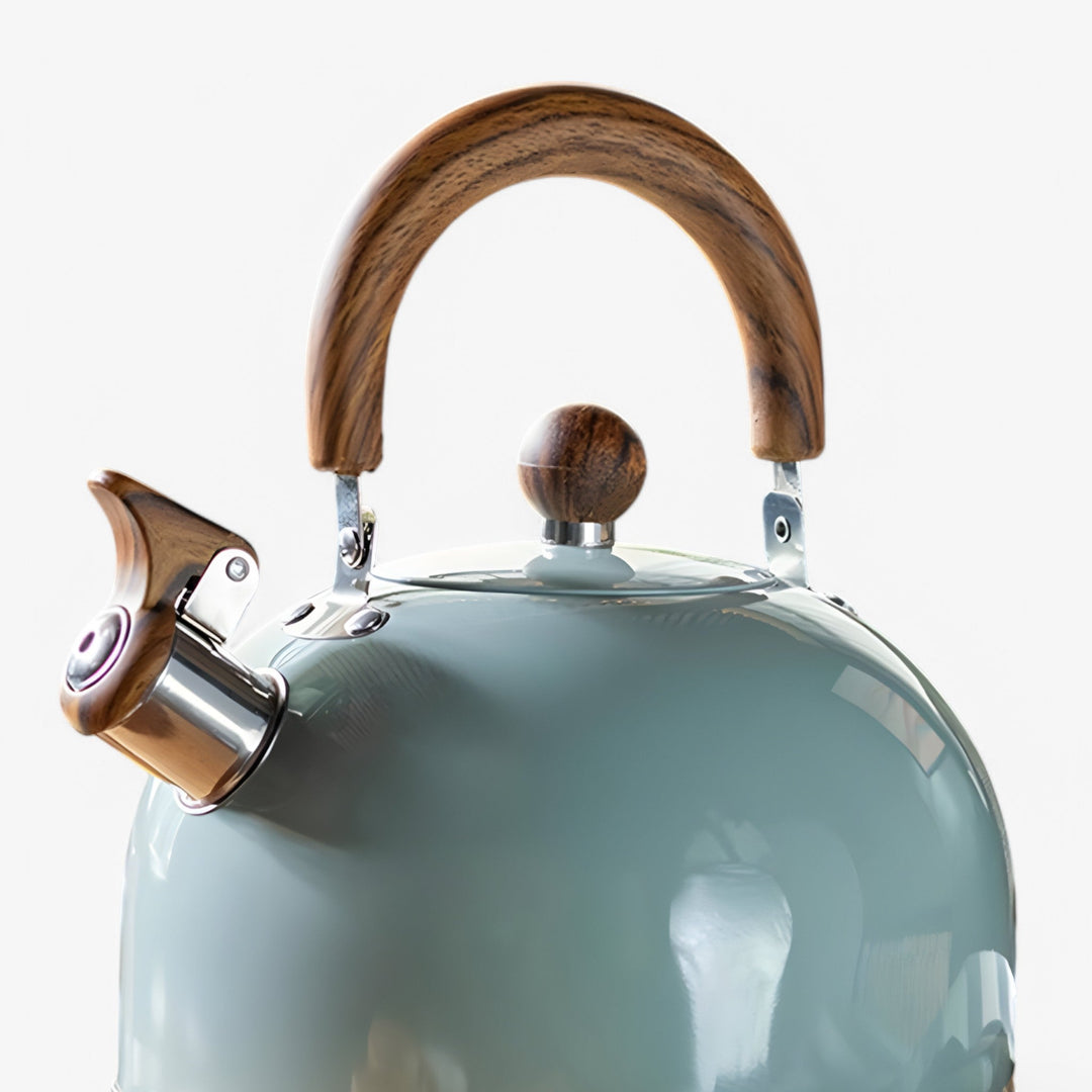 "Elegant køkkenkedel i hvid med moderne design og ergonomisk håndtag, passer perfekt til ethvert køkken."