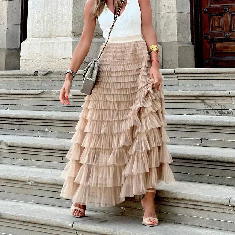 Højtaljet flæsenederdel til kvinder. Langt skørt med lag, der fremhæver en feminin og elegant stil.