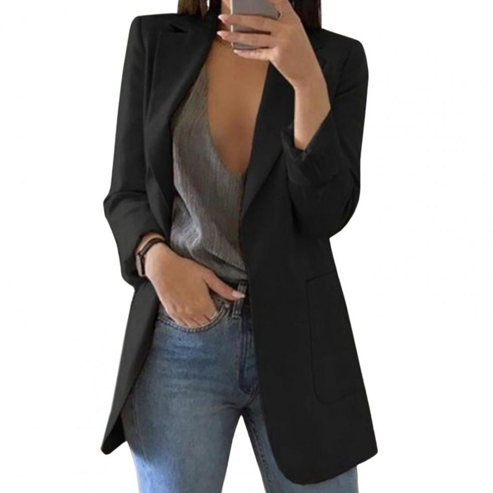 Elegant lang kvindeblazer, perfekt til kontor og hverdag. Alsidig åben damejakke i minimalistisk design.