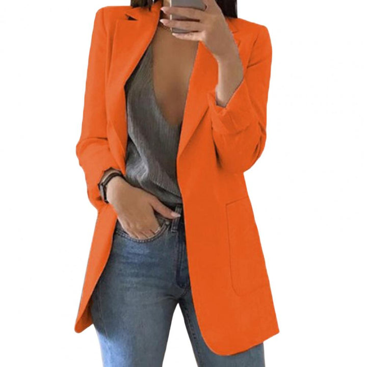 Minimalistisk åben lang dameblazer. Stilfuld kvindeblazer til modetøj og professionelle looks.