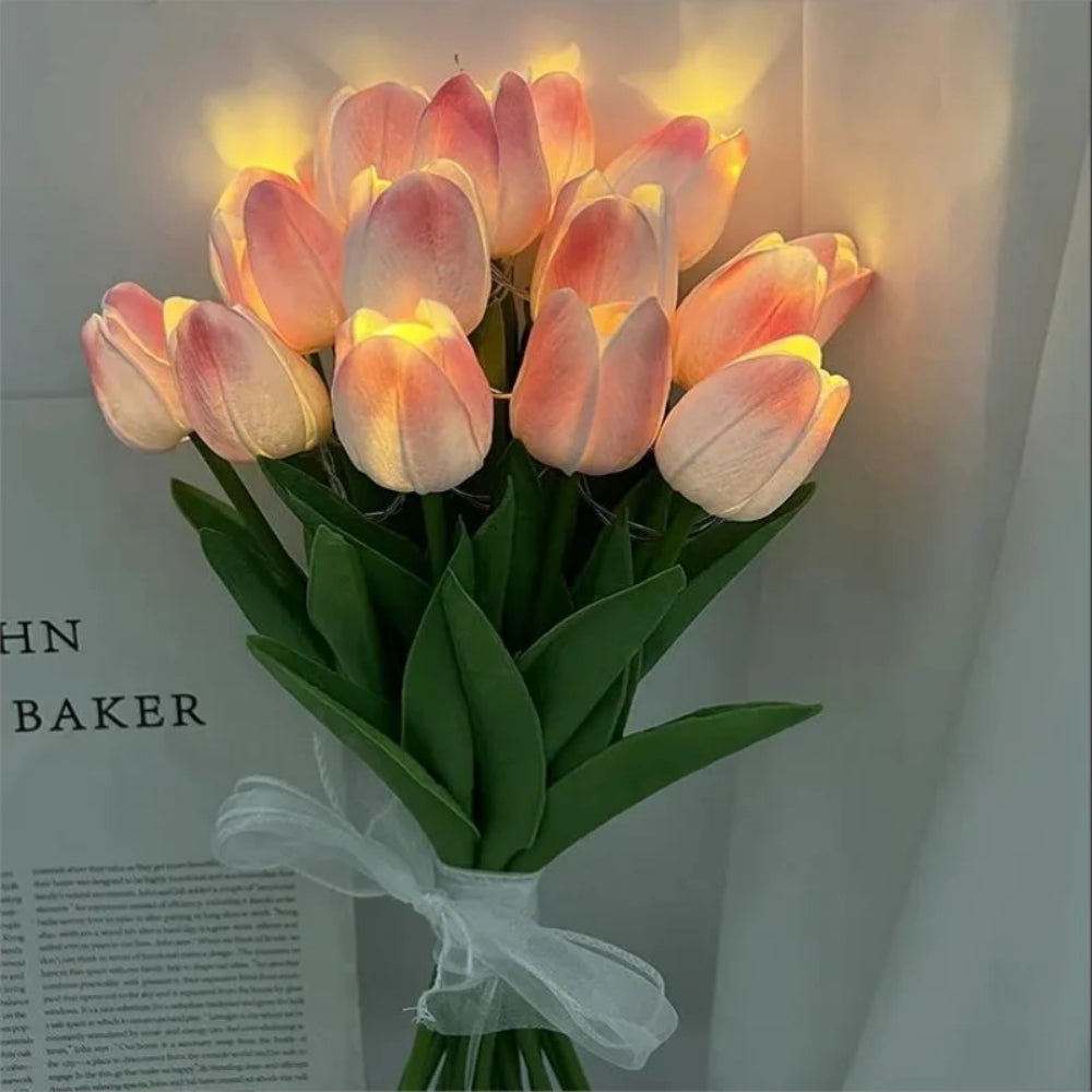 Dekorativ LED blomsterlampe som stemningslys eller natlampe, energieffektiv med unikt blomsterdesign.