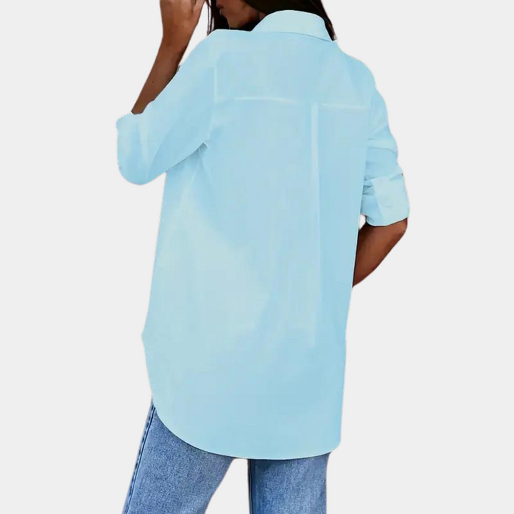 "Elegant lyseblå langærmet bluse til kvinder, feminin og behagelig, perfekt til hverdag og festlige lejligheder."