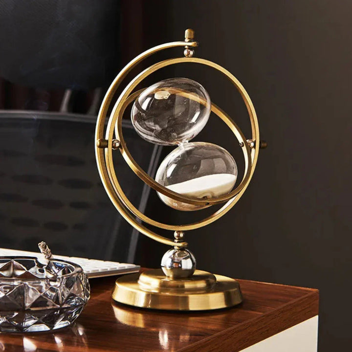 Moderne minimalistisk timeglas, der tilføjer et touch af elegant stil til kontoret.
