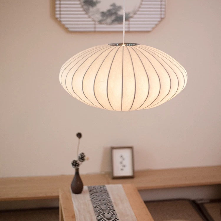 Stilren japansk pendel, SIGRID. Elegant belysning i klart glas til moderne boligindretning.