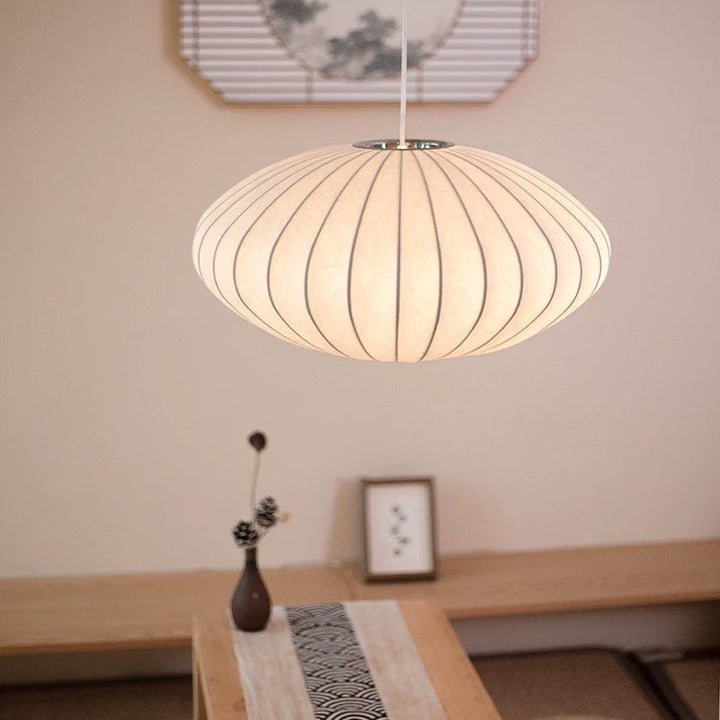 Stilren japansk pendel, SIGRID. Elegant belysning i klart glas til moderne boligindretning.
