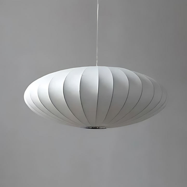 SIGRID glaslampe med minimalistisk design. Flot hængelampe der forbedrer lyset over spisebordet i stuen.