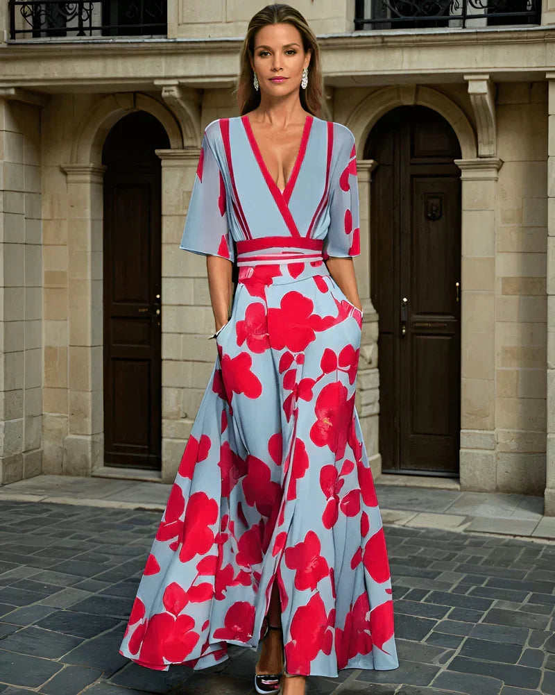 Elegant slå-om kjole til kvinder med blomsterprint. Perfekt sommerkjole til både hverdag og fest.