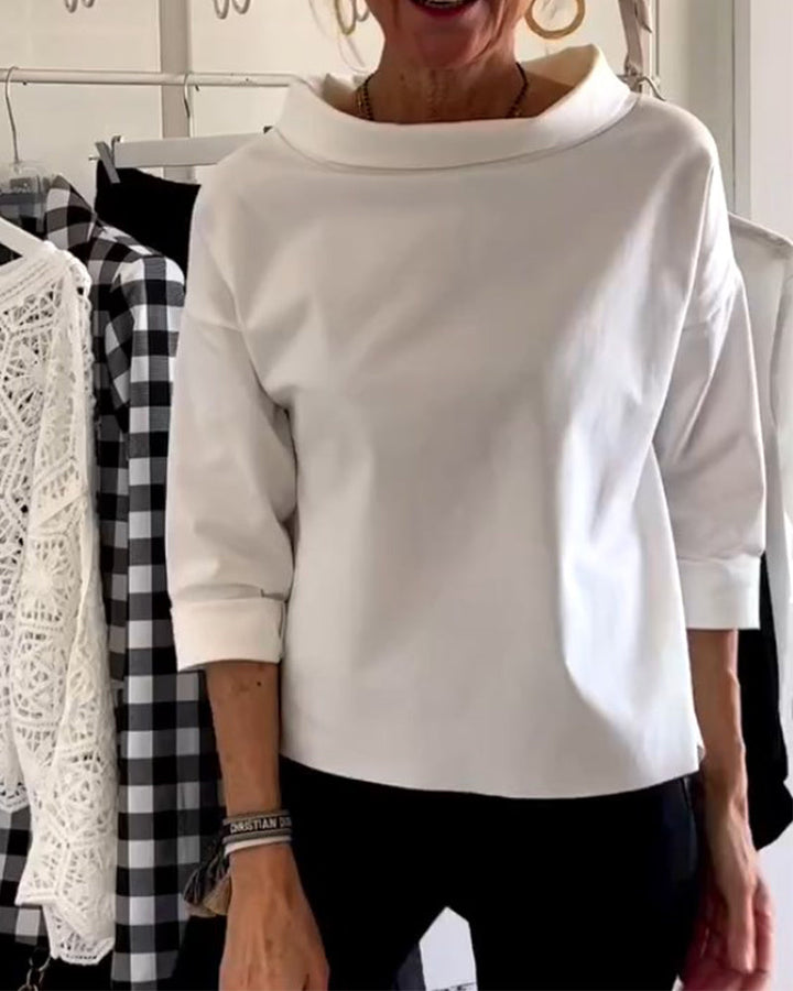"Elegant Sofia-bluse til kvinder i klassisk sort, frontvisning. Perfekt til både formelle og afslappede lejligheder."