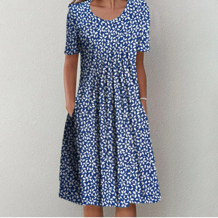 Elegant sommerkjole i åndbart stof, smukke detaljer, flatterende pasform. Perfekt til både formelle og afslappede lejligheder