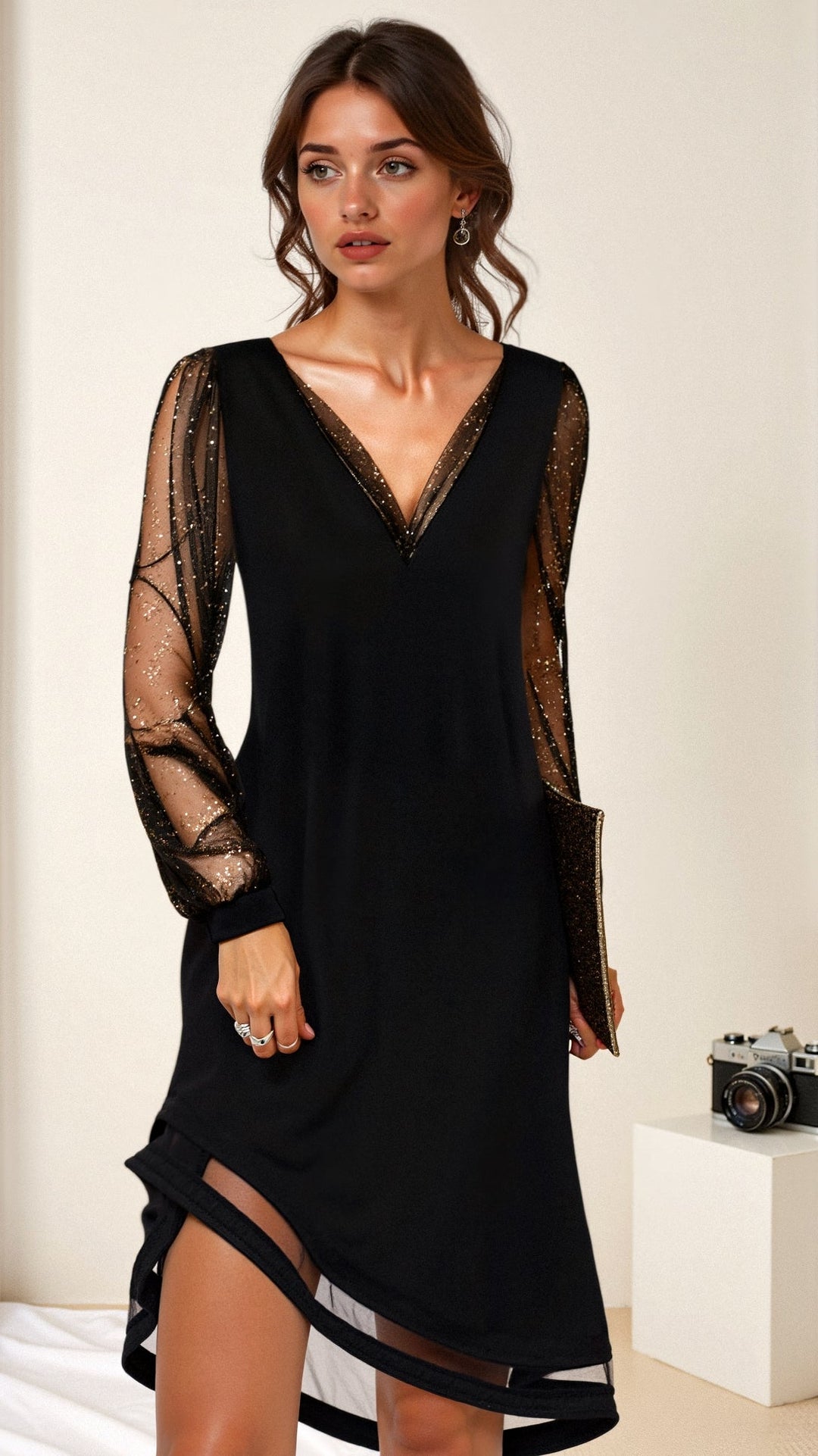 Elegant sort aftenkjole til kvinder med glitter og mesh ærmer, V-udskæring, ideel til fest og galla.