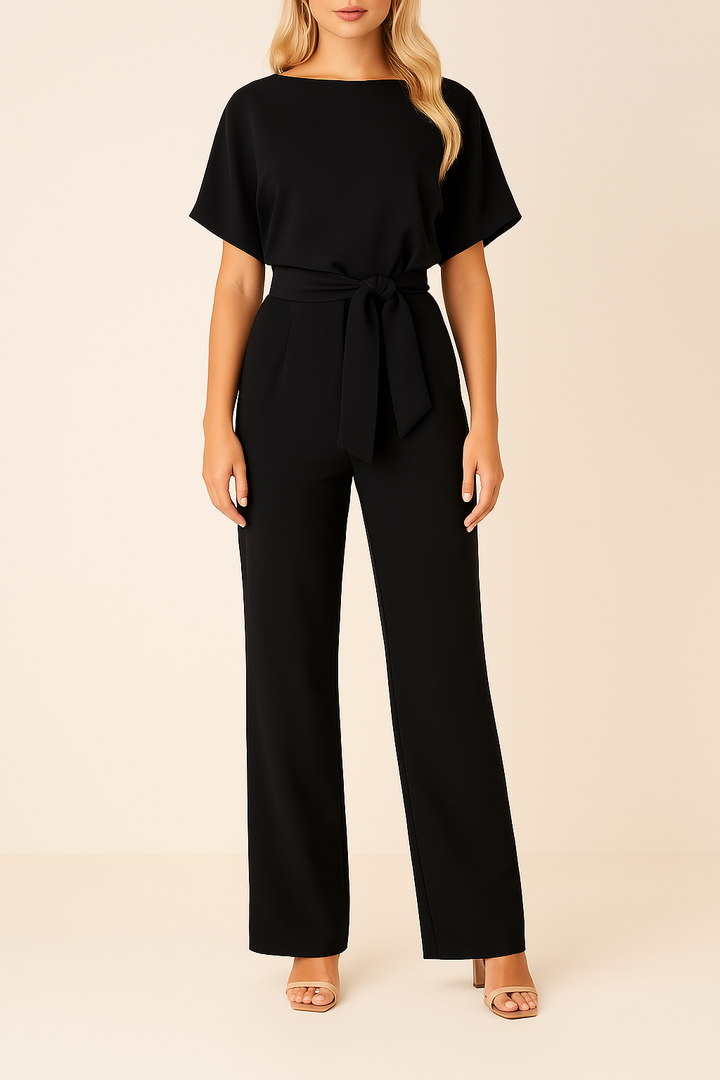 Elegant sort dame jumpsuit med feminin pasform, ideel til enhver lejlighed.