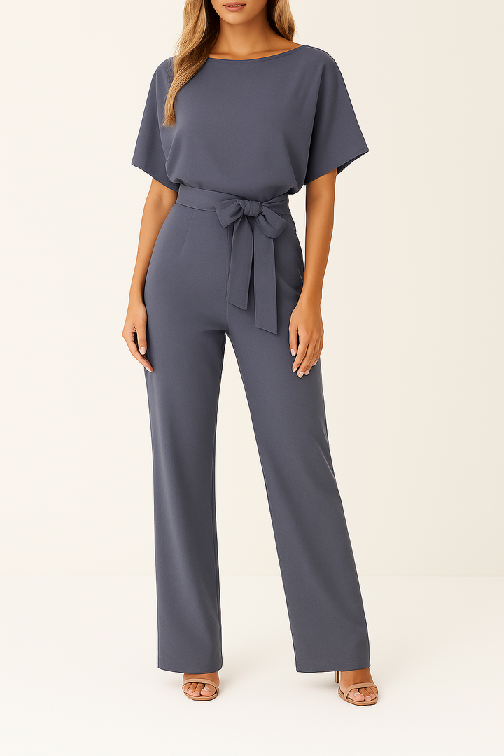 Chic sommerjumpsuit til kvinder, let og behagelig, perfekt til varme dage.