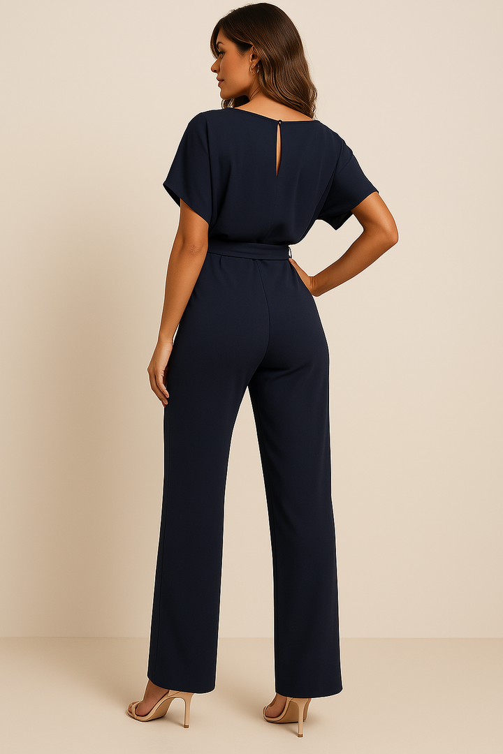 Raffineret jumpsuit til kvinder, fremhæver en slank silhuet med elegant snit.