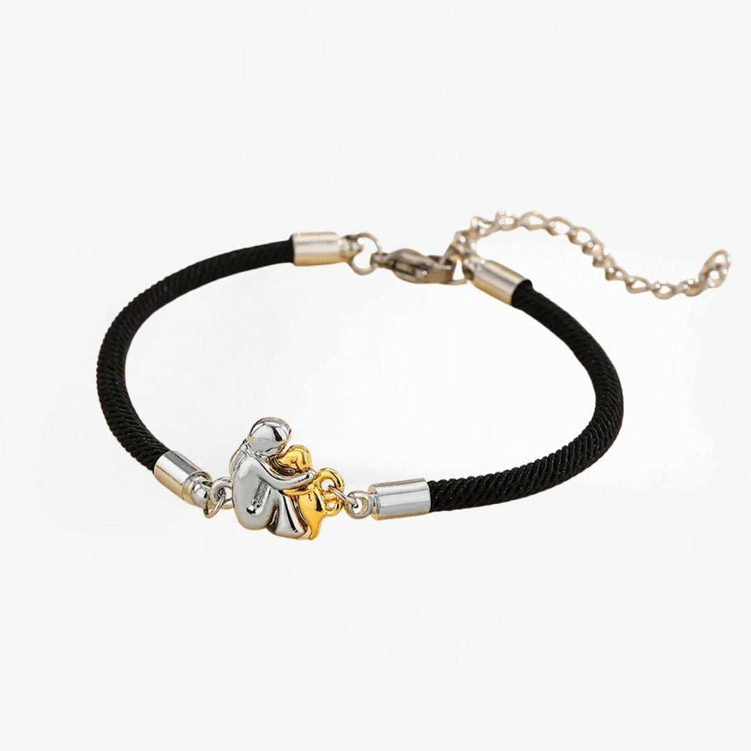 Elegant sort damearmbånd med gyldne charms. Moderne justerbart smykke til hverdag og fest.