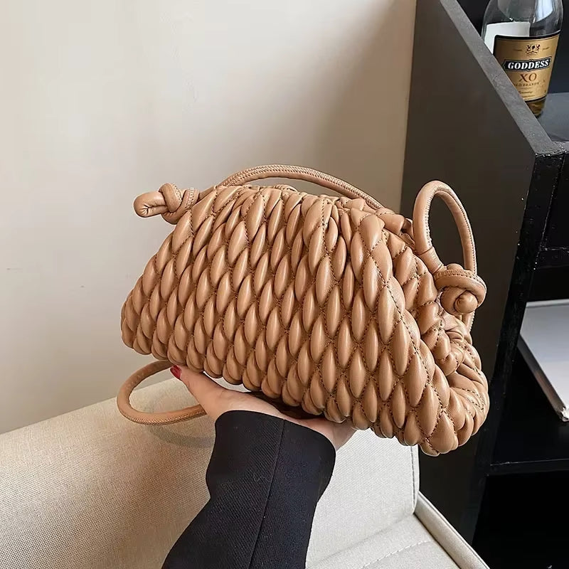 Dame skuldertaske med justerbar rem, stilren og rummelig, letvægts design i klassisk sort.