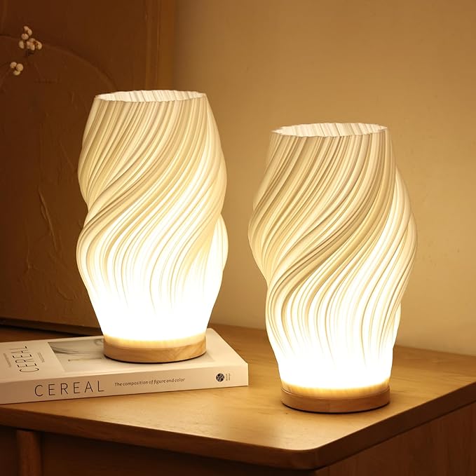 Dæmpbar LED-bordlampe der skaber varm og hyggelig atmosfære; en moderne belysningsløsning.