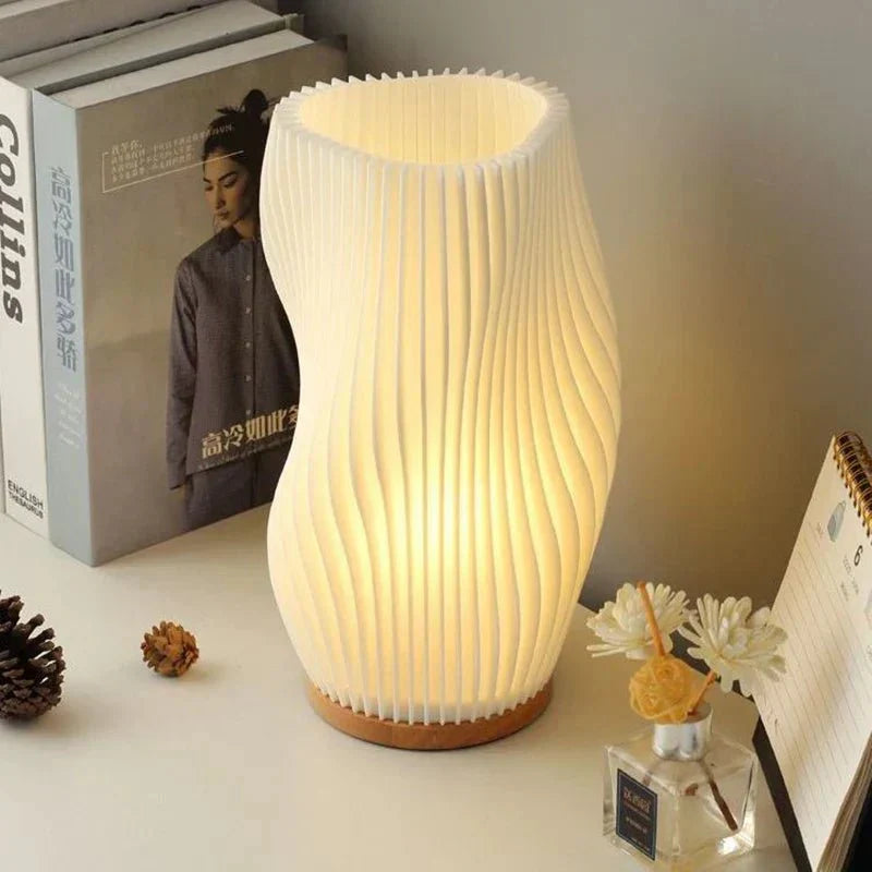 Alsidig bordlampe, perfekt til at skabe hyggelig atmosfære med justerbart og dæmpbart lys.