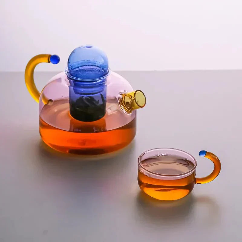 Elegant tekande & krus sæt i moderne glasdesign. Perfekt til hjemmeindretning og stilfuld tebrygning.