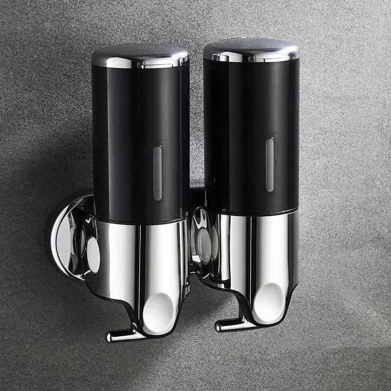 "Elegant vægmonteret sæbedispenser med dobbelt rum, minimalistisk design, gennemsigtige sektioner for nemt overblik."
