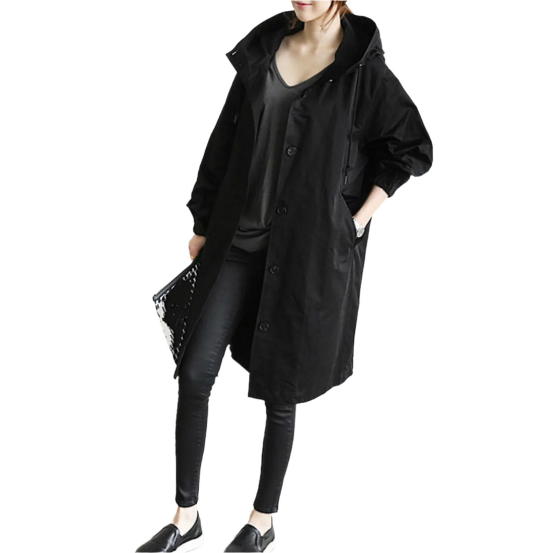Elegant, vandafvisende trenchcoat til kvinder i klassisk design, med bælte og lommer, velegnet til overgangsvejr.