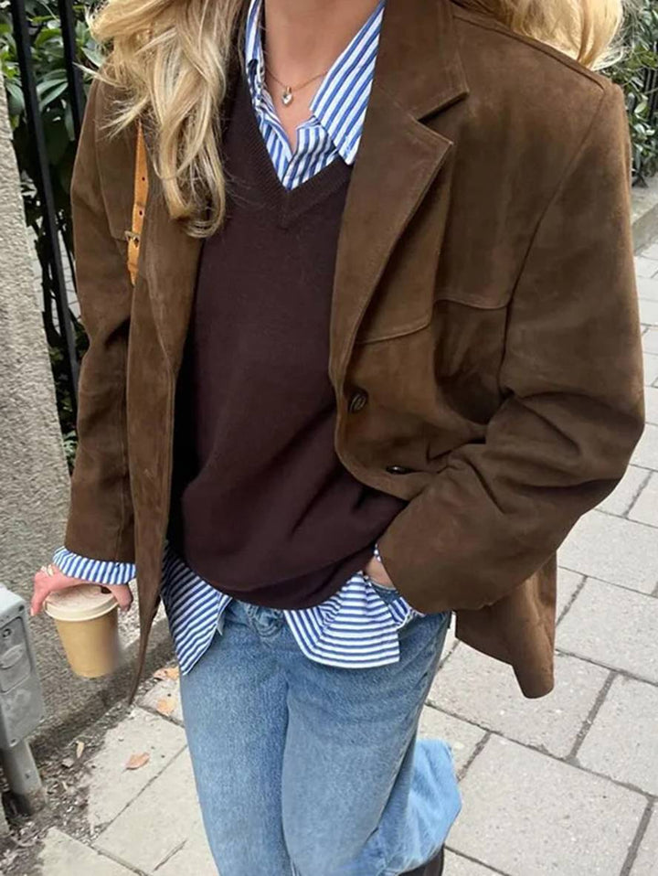 Vintage kvinde blazer i grøn/kastanje med praktiske lommer og elegante knapper. Langærmet efterårs overtøj.