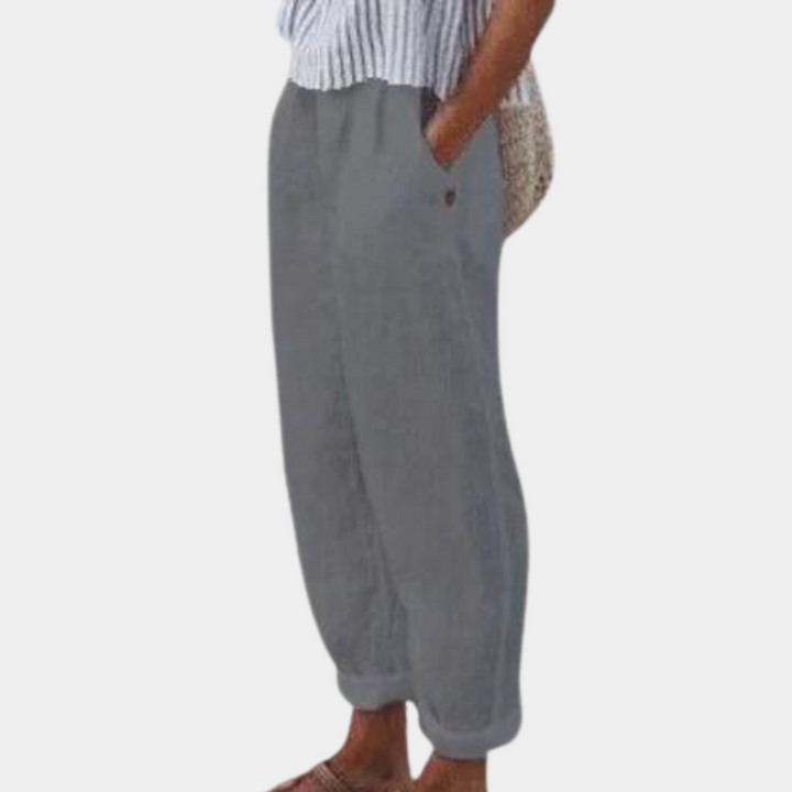 Elegante damebukser med høj talje, lige ben, elastisk linning og praktiske lommer, set forfra.